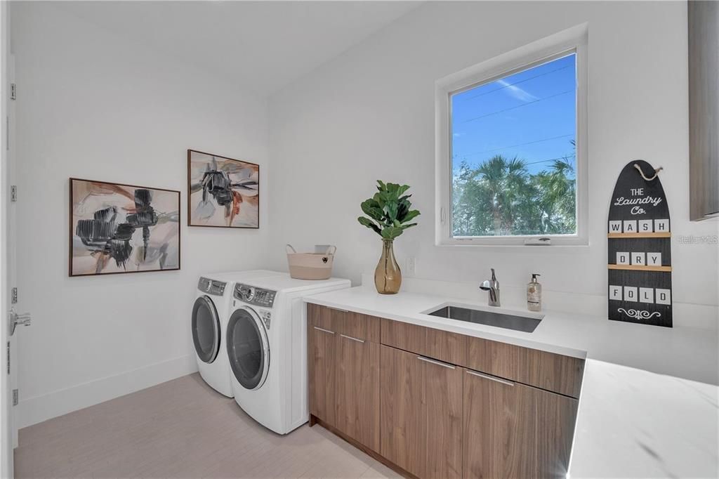 For Sale: $3,690,000 (4 beds, 4 baths, 3996 Square Feet)