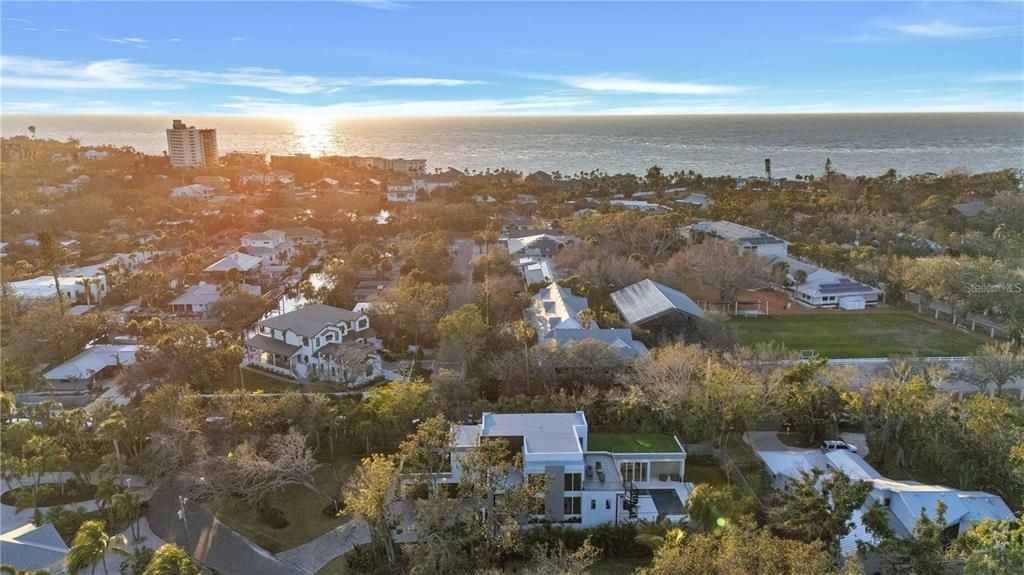 For Sale: $3,690,000 (4 beds, 4 baths, 3996 Square Feet)