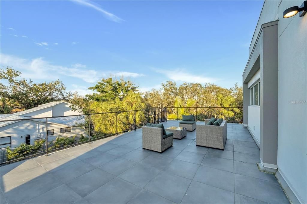 For Sale: $3,690,000 (4 beds, 4 baths, 3996 Square Feet)