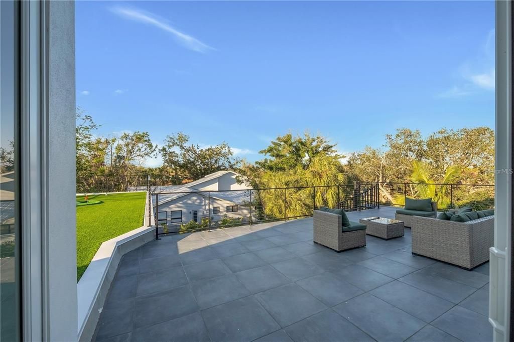 For Sale: $3,690,000 (4 beds, 4 baths, 3996 Square Feet)