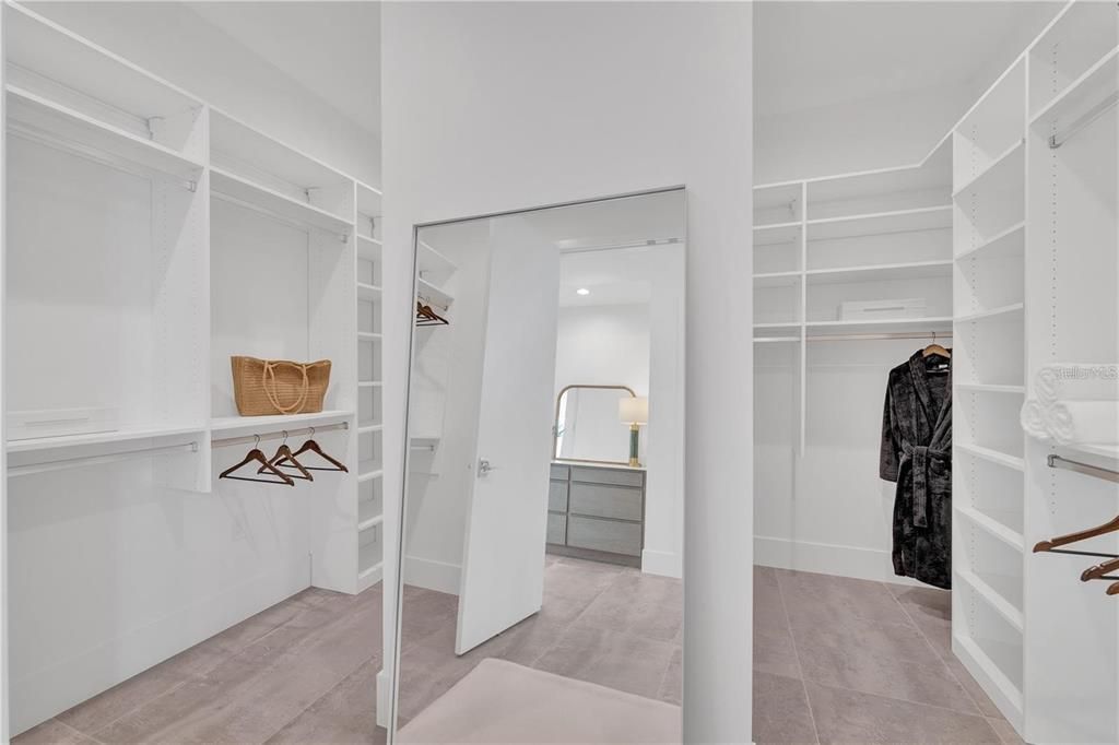 For Sale: $3,690,000 (4 beds, 4 baths, 3996 Square Feet)