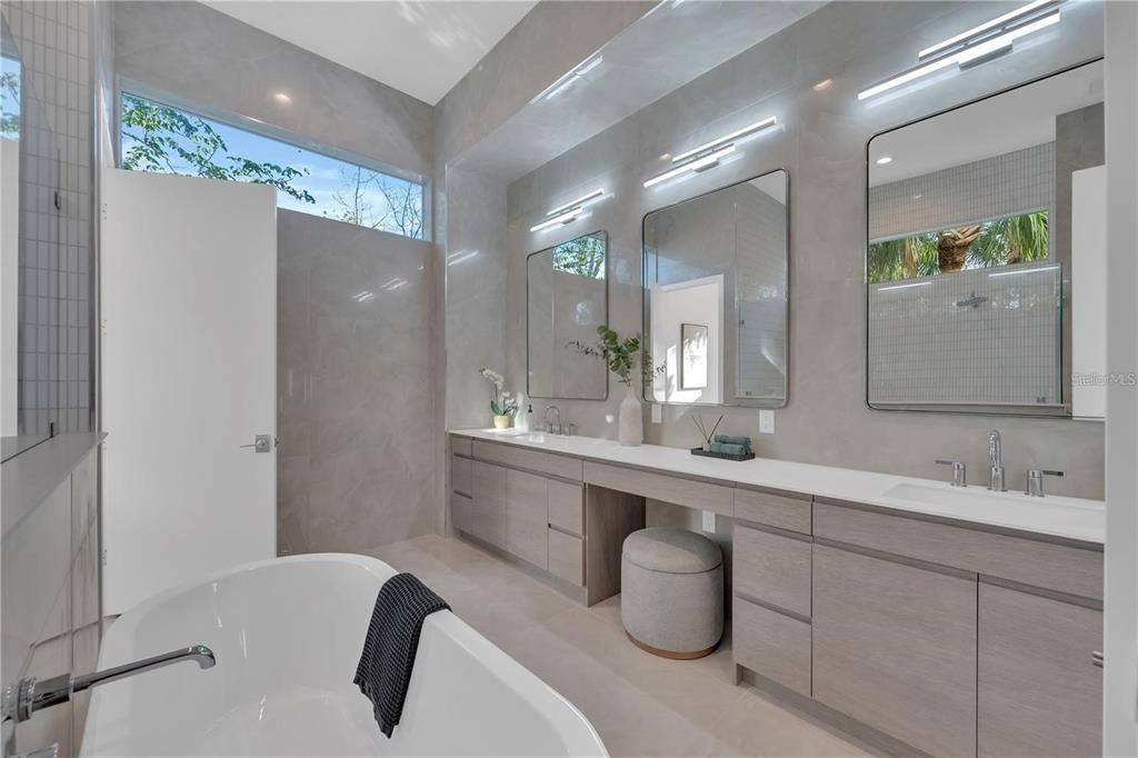 For Sale: $3,690,000 (4 beds, 4 baths, 3996 Square Feet)