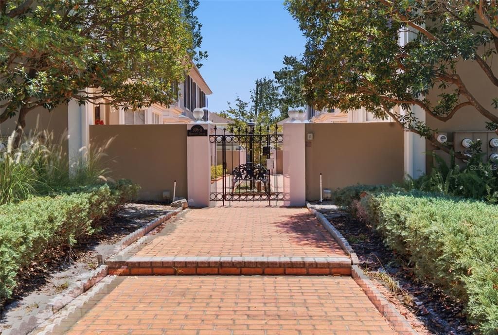 For Sale: $399,000 (2 beds, 2 baths, 1200 Square Feet)