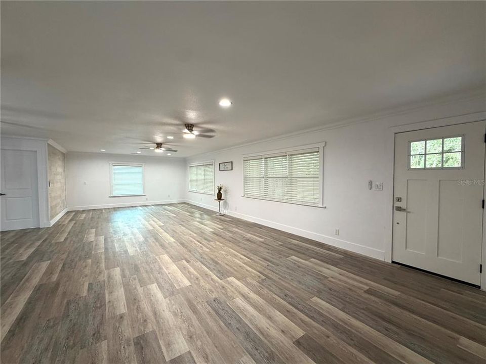 For Sale: $274,900 (3 beds, 2 baths, 1748 Square Feet)