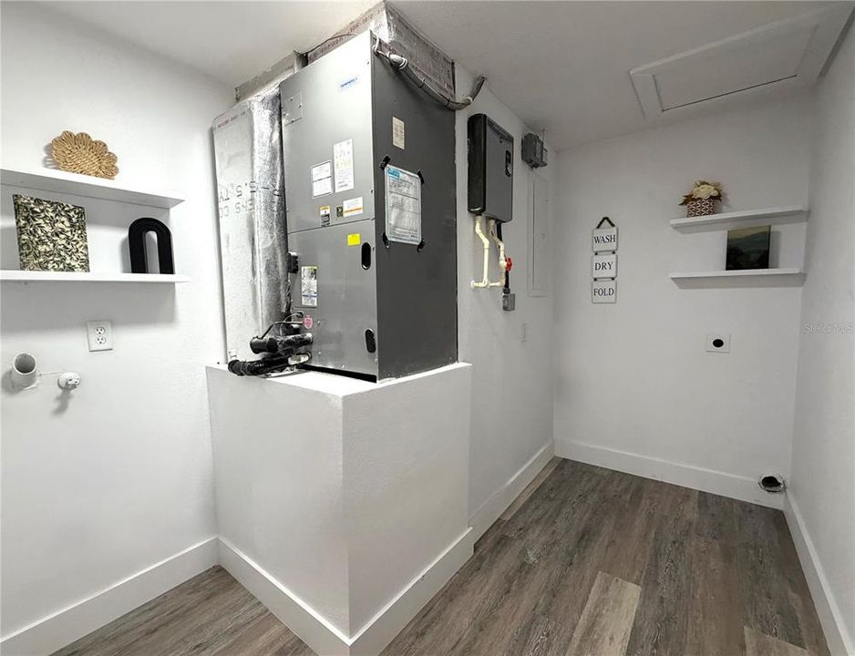 For Sale: $274,900 (3 beds, 2 baths, 1748 Square Feet)