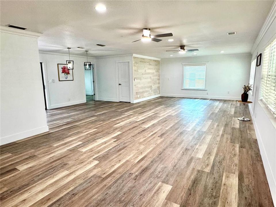 For Sale: $274,900 (3 beds, 2 baths, 1748 Square Feet)