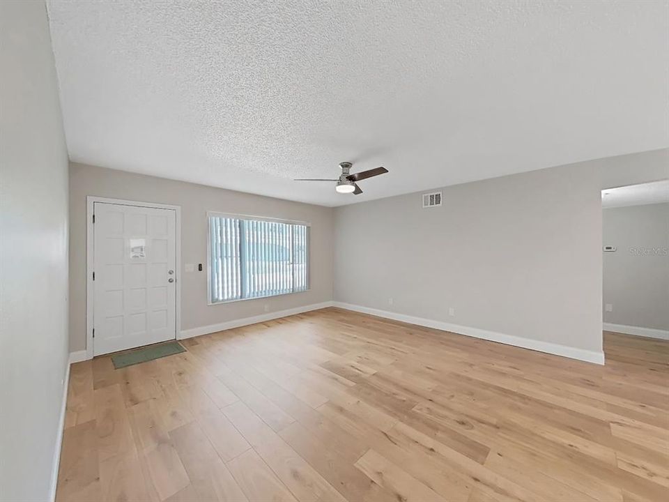 En Venta: $289,000 (2 camas, 2 baños, 1400 Pies cuadrados)