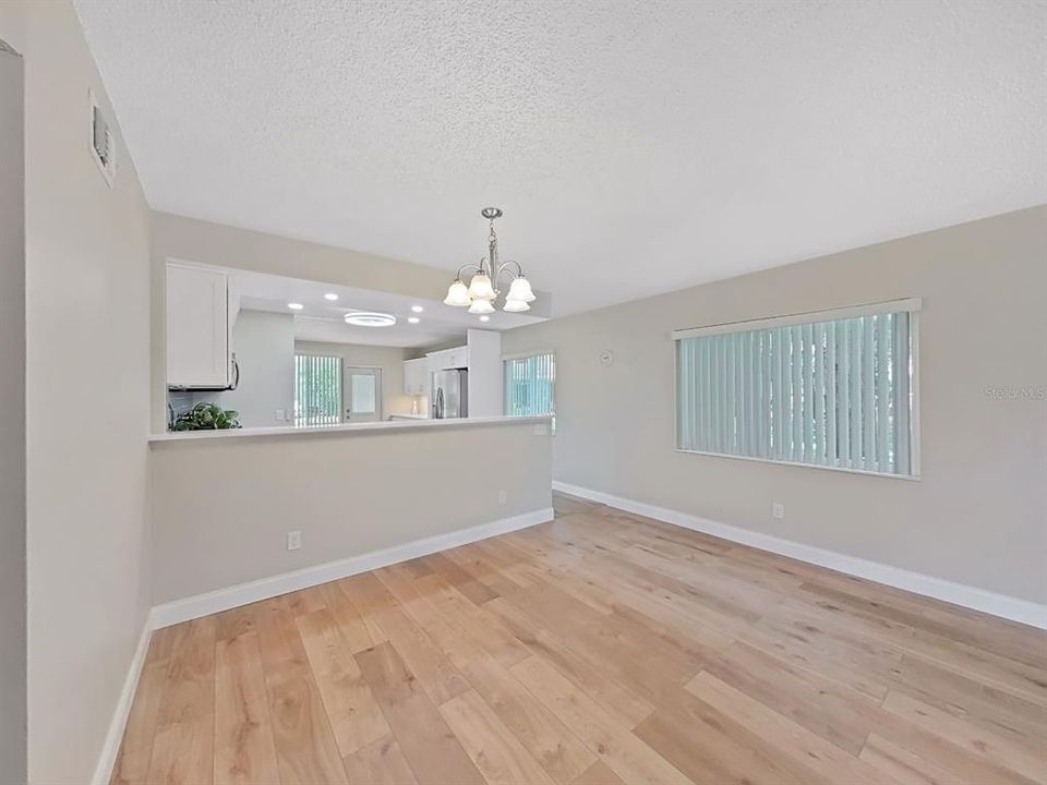 En Venta: $289,000 (2 camas, 2 baños, 1400 Pies cuadrados)