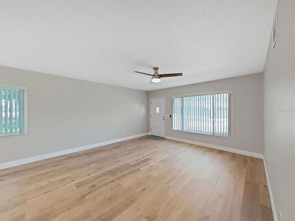 En Venta: $289,000 (2 camas, 2 baños, 1400 Pies cuadrados)