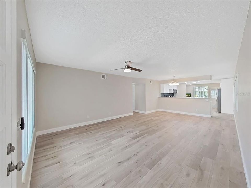 En Venta: $289,000 (2 camas, 2 baños, 1400 Pies cuadrados)