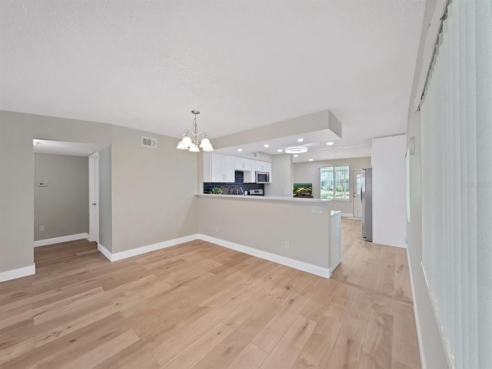 En Venta: $289,000 (2 camas, 2 baños, 1400 Pies cuadrados)