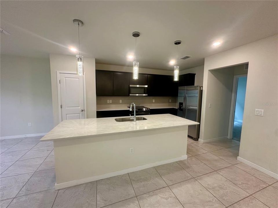 For Rent: $2,900 (5 beds, 3 baths, 2660 Square Feet)