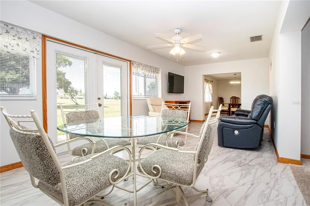 For Sale: $320,000 (3 beds, 2 baths, 2012 Square Feet)