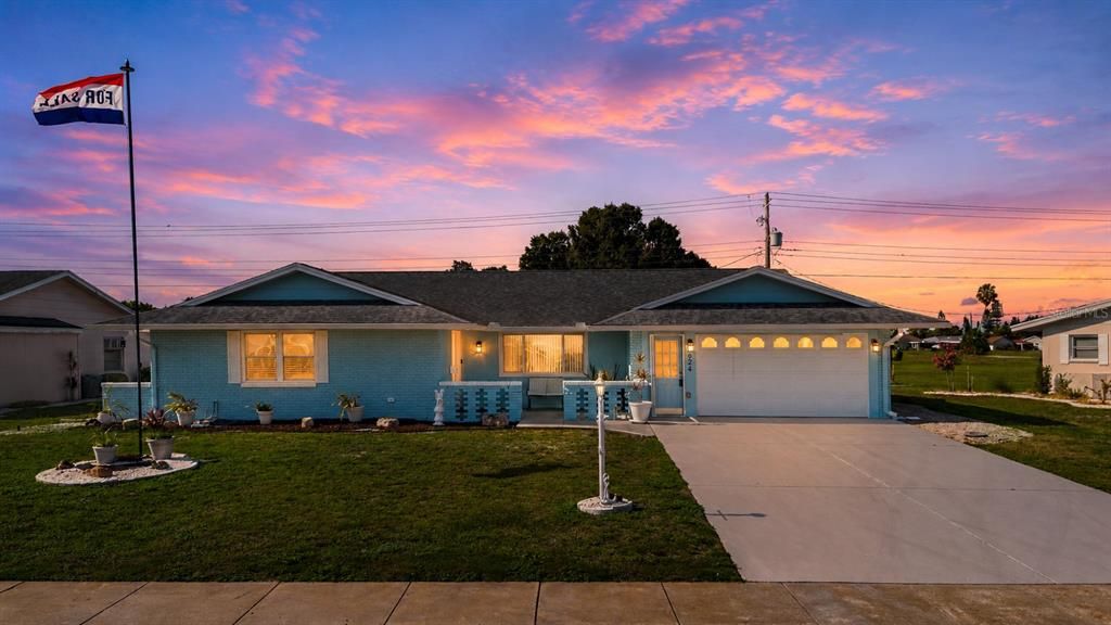 For Sale: $320,000 (3 beds, 2 baths, 2012 Square Feet)