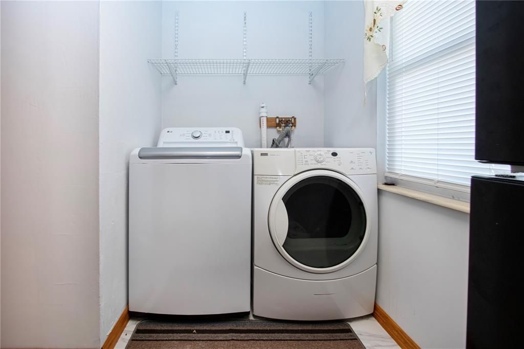 For Sale: $320,000 (3 beds, 2 baths, 2012 Square Feet)
