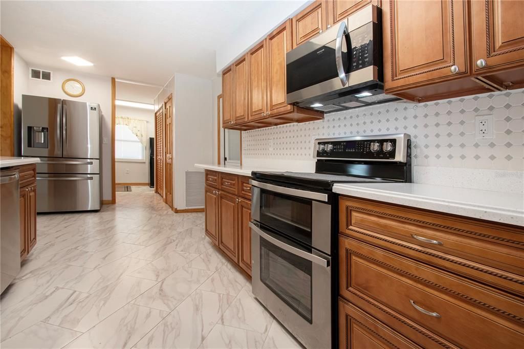 For Sale: $320,000 (3 beds, 2 baths, 2012 Square Feet)