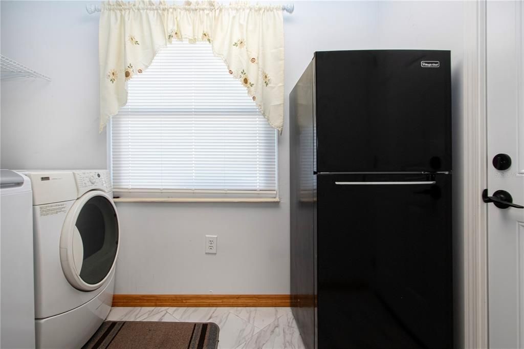 For Sale: $320,000 (3 beds, 2 baths, 2012 Square Feet)