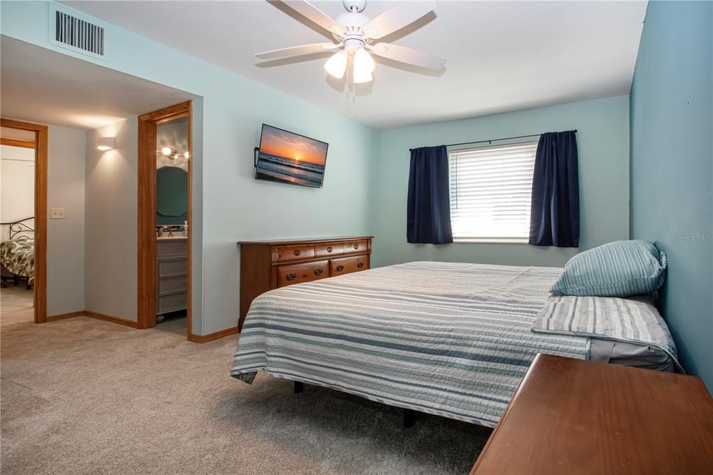 For Sale: $320,000 (3 beds, 2 baths, 2012 Square Feet)