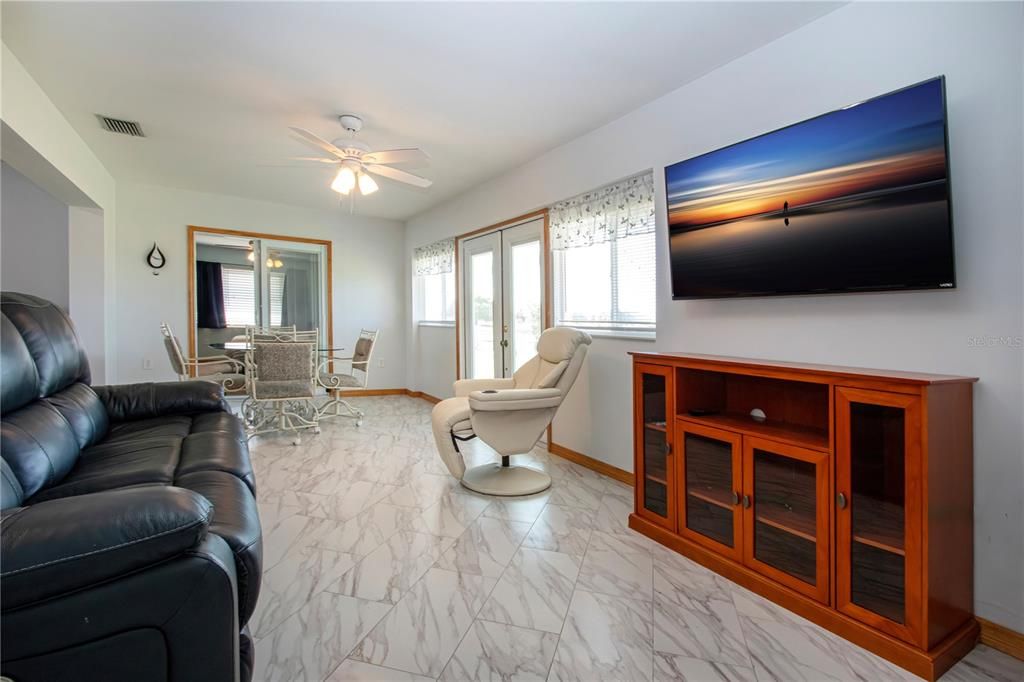 For Sale: $320,000 (3 beds, 2 baths, 2012 Square Feet)