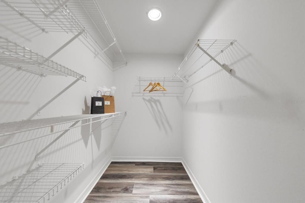 For Sale: $300,000 (2 beds, 2 baths, 1250 Square Feet)