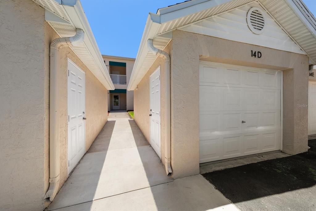 For Sale: $300,000 (2 beds, 2 baths, 1250 Square Feet)