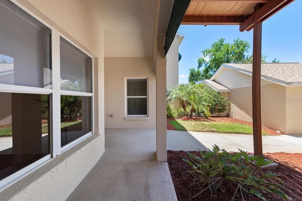For Sale: $300,000 (2 beds, 2 baths, 1250 Square Feet)