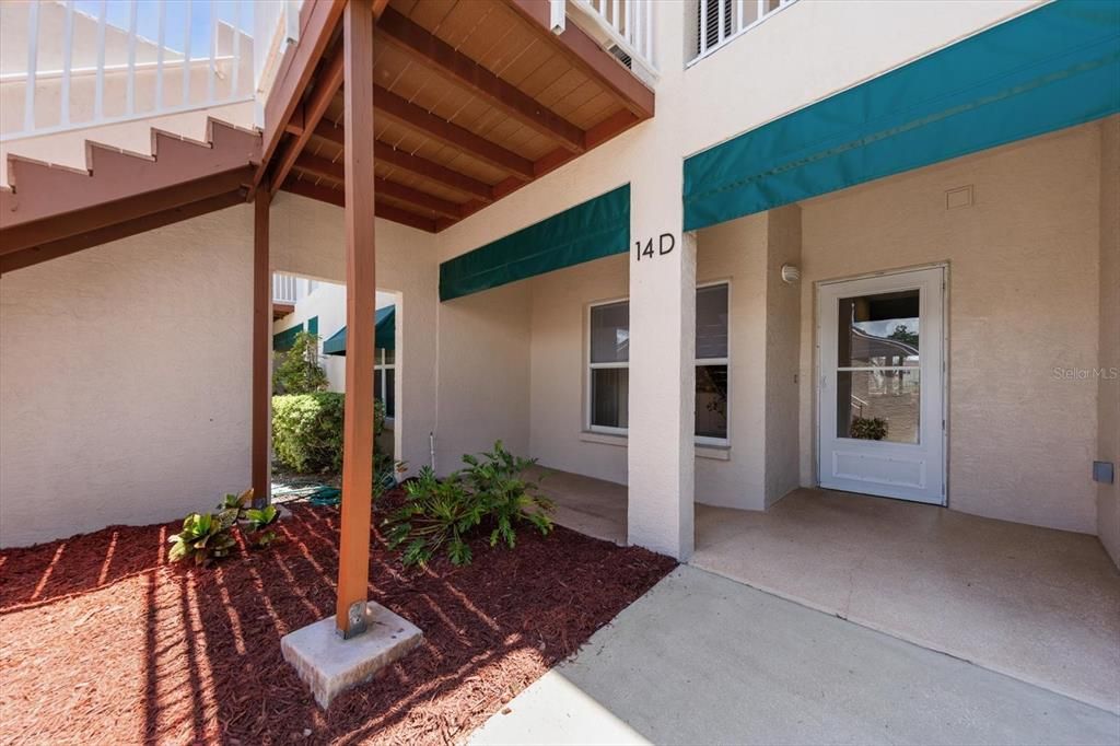 For Sale: $300,000 (2 beds, 2 baths, 1250 Square Feet)