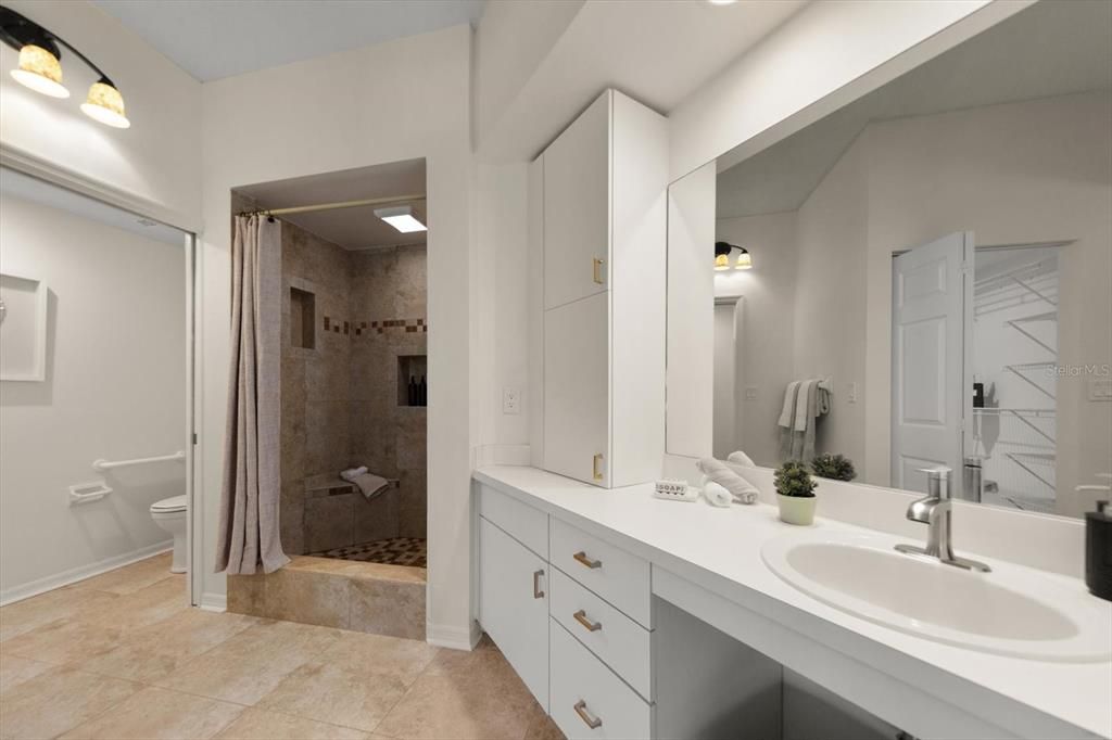 For Sale: $300,000 (2 beds, 2 baths, 1250 Square Feet)