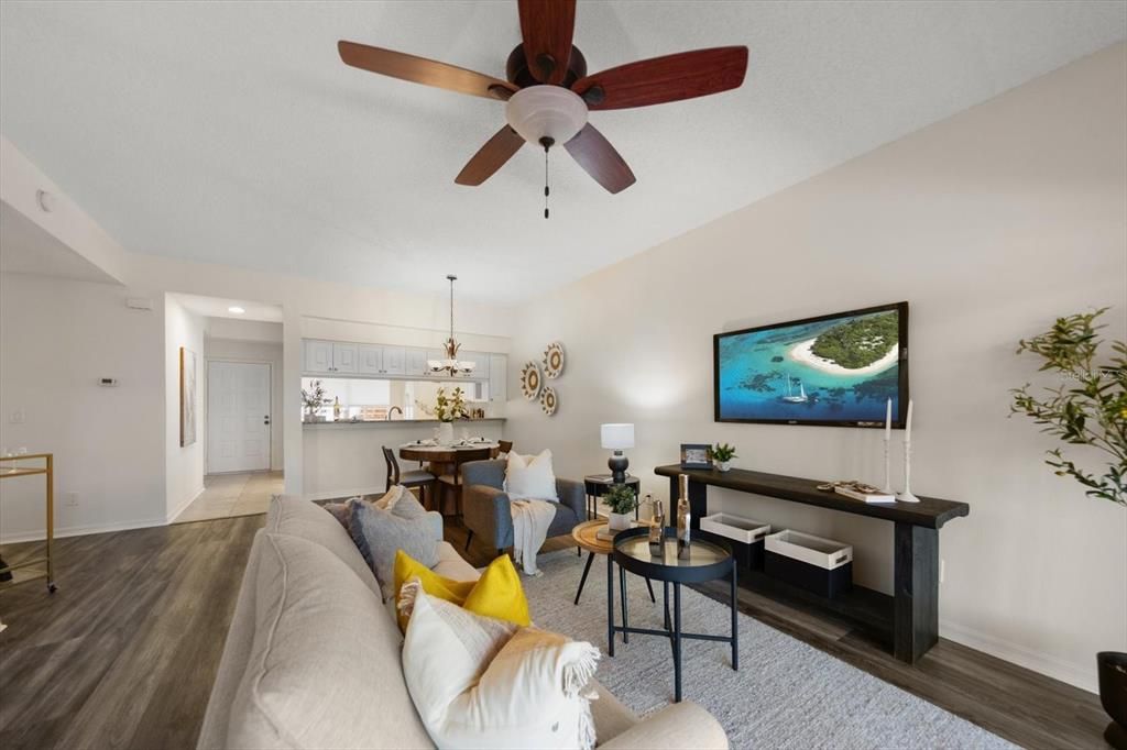 For Sale: $300,000 (2 beds, 2 baths, 1250 Square Feet)