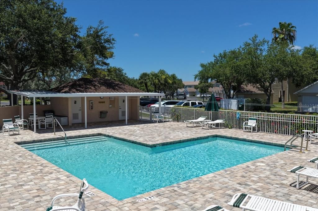 For Sale: $300,000 (2 beds, 2 baths, 1250 Square Feet)