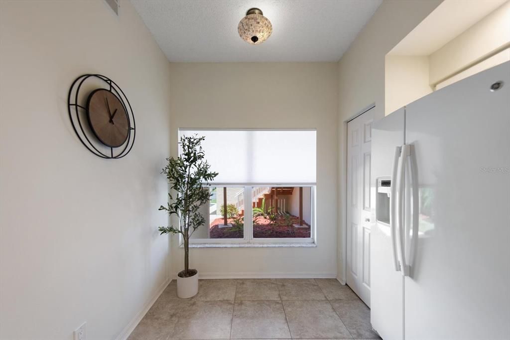 For Sale: $300,000 (2 beds, 2 baths, 1250 Square Feet)