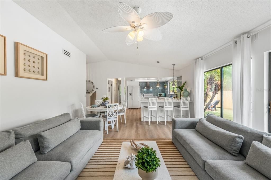 В аренду: $4,300 (3 спален, 2 ванн, 1275 Квадратных фут)