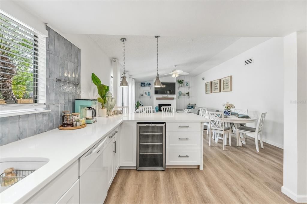 В аренду: $4,300 (3 спален, 2 ванн, 1275 Квадратных фут)