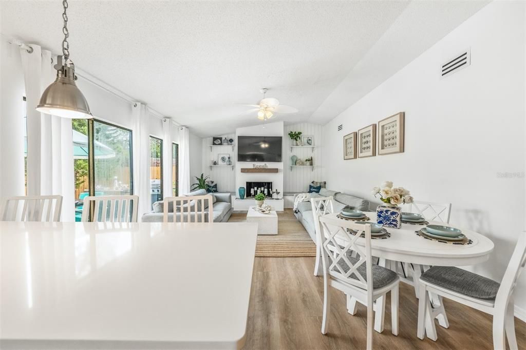 В аренду: $4,300 (3 спален, 2 ванн, 1275 Квадратных фут)