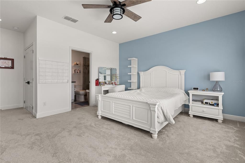 For Sale: $2,799,950 (5 beds, 5 baths, 5551 Square Feet)
