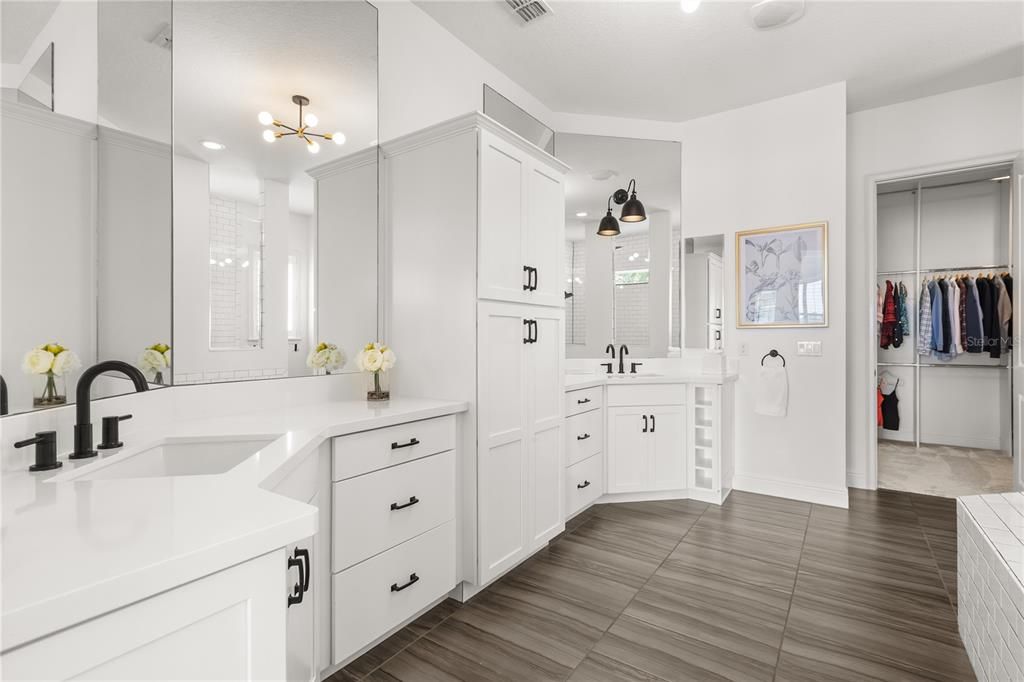 For Sale: $2,799,950 (5 beds, 5 baths, 5551 Square Feet)