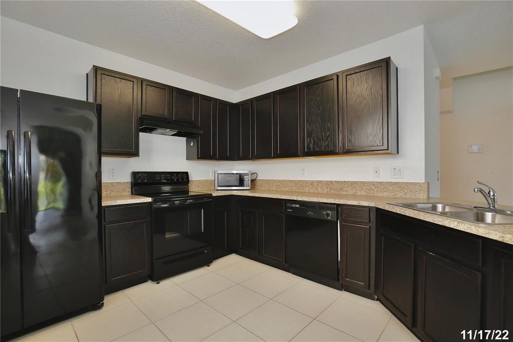 For Rent: $2,295 (3 beds, 2 baths, 1461 Square Feet)