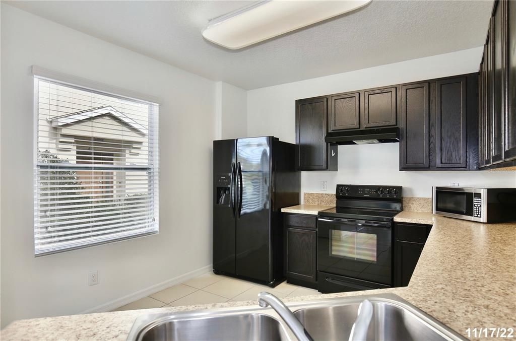 For Rent: $2,295 (3 beds, 2 baths, 1461 Square Feet)