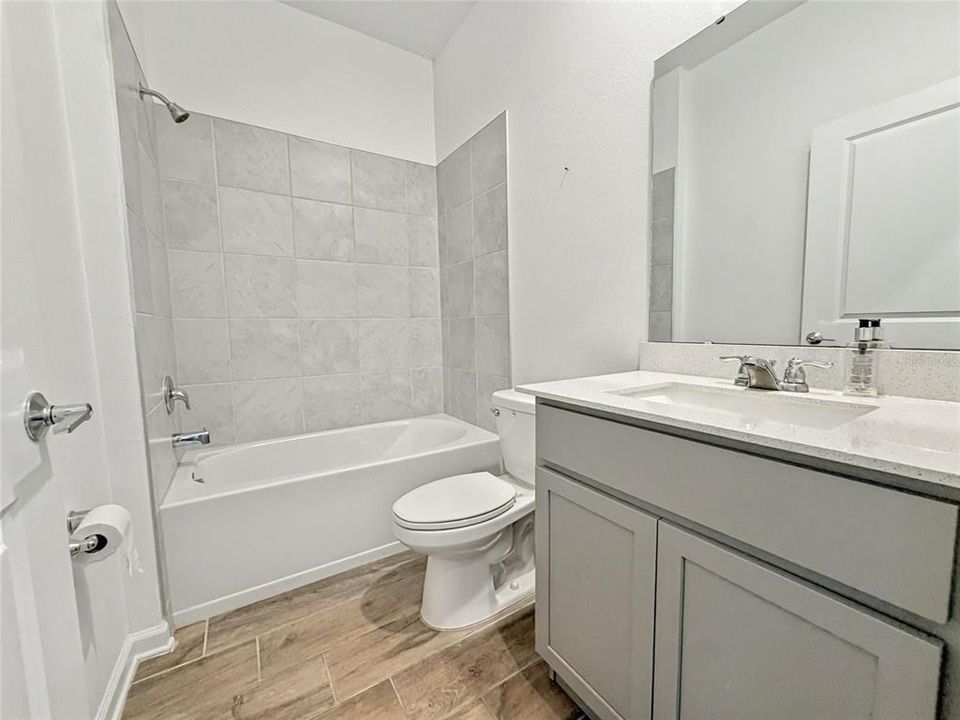 En Venta: $379,999 (3 camas, 3 baños, 2155 Pies cuadrados)