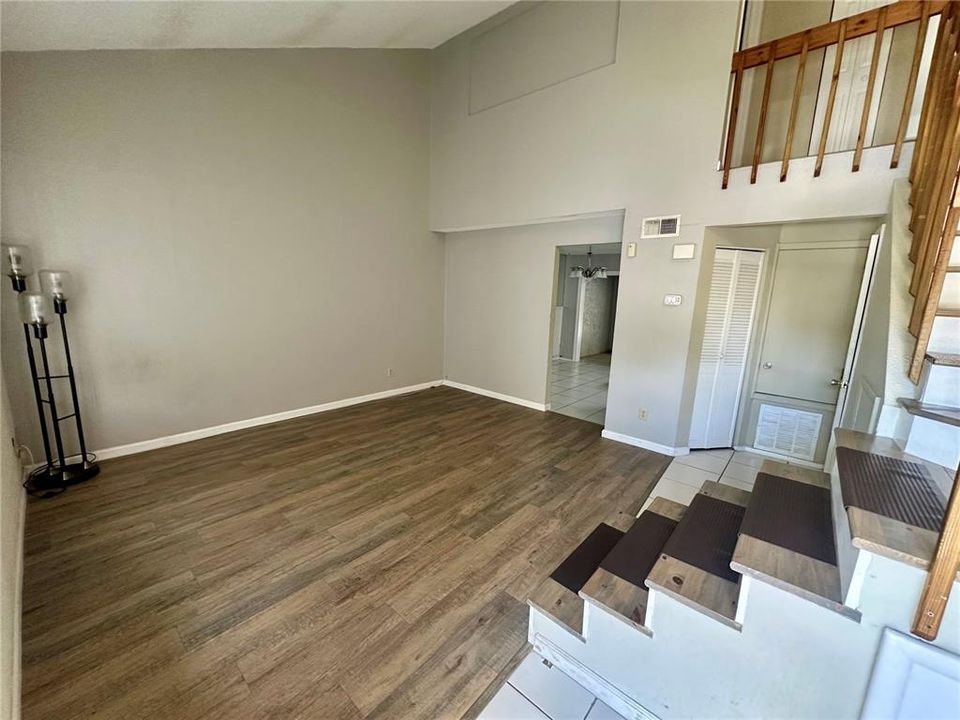 For Rent: $1,850 (2 beds, 1 baths, 1120 Square Feet)