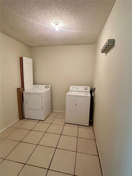 For Rent: $1,850 (2 beds, 1 baths, 1120 Square Feet)