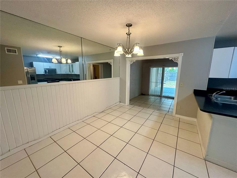 For Rent: $1,850 (2 beds, 1 baths, 1120 Square Feet)