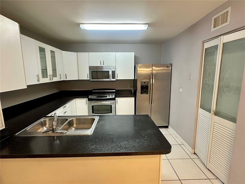 For Rent: $1,850 (2 beds, 1 baths, 1120 Square Feet)