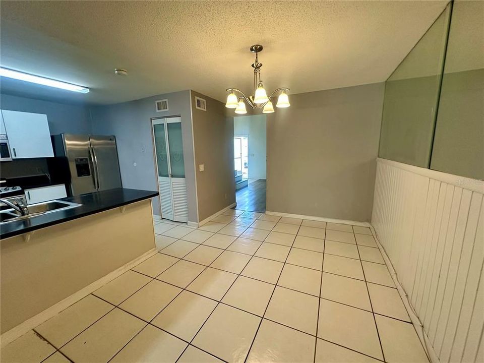 For Rent: $1,850 (2 beds, 1 baths, 1120 Square Feet)