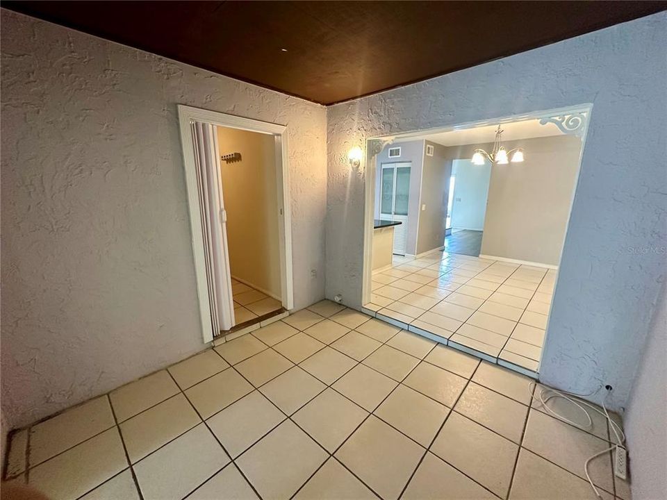 For Rent: $1,850 (2 beds, 1 baths, 1120 Square Feet)