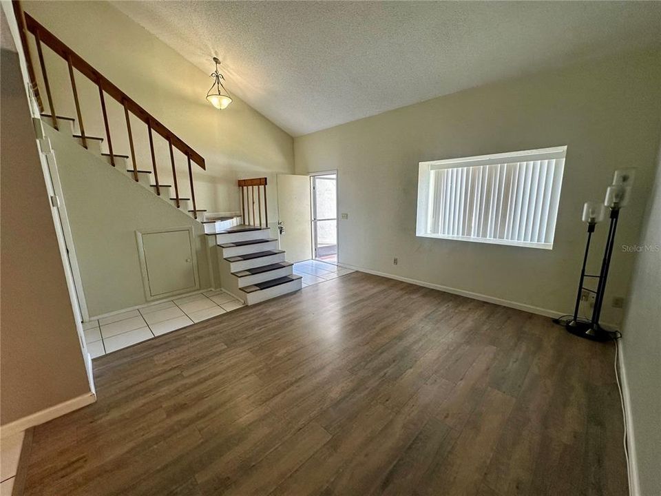 For Rent: $1,850 (2 beds, 1 baths, 1120 Square Feet)