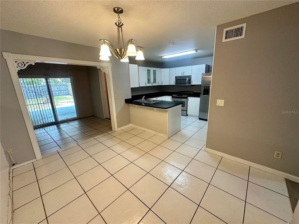 For Rent: $1,850 (2 beds, 1 baths, 1120 Square Feet)