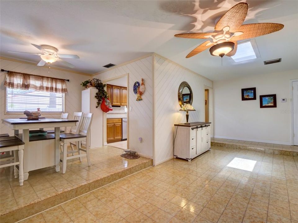 На продажу: $424,900 (3 спален, 2 ванн, 1752 Квадратных фут)