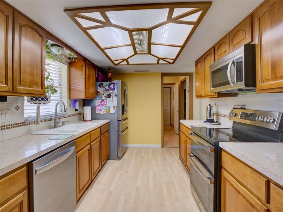 На продажу: $424,900 (3 спален, 2 ванн, 1752 Квадратных фут)