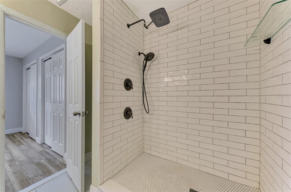 For Rent: $2,700 (4 beds, 2 baths, 1934 Square Feet)